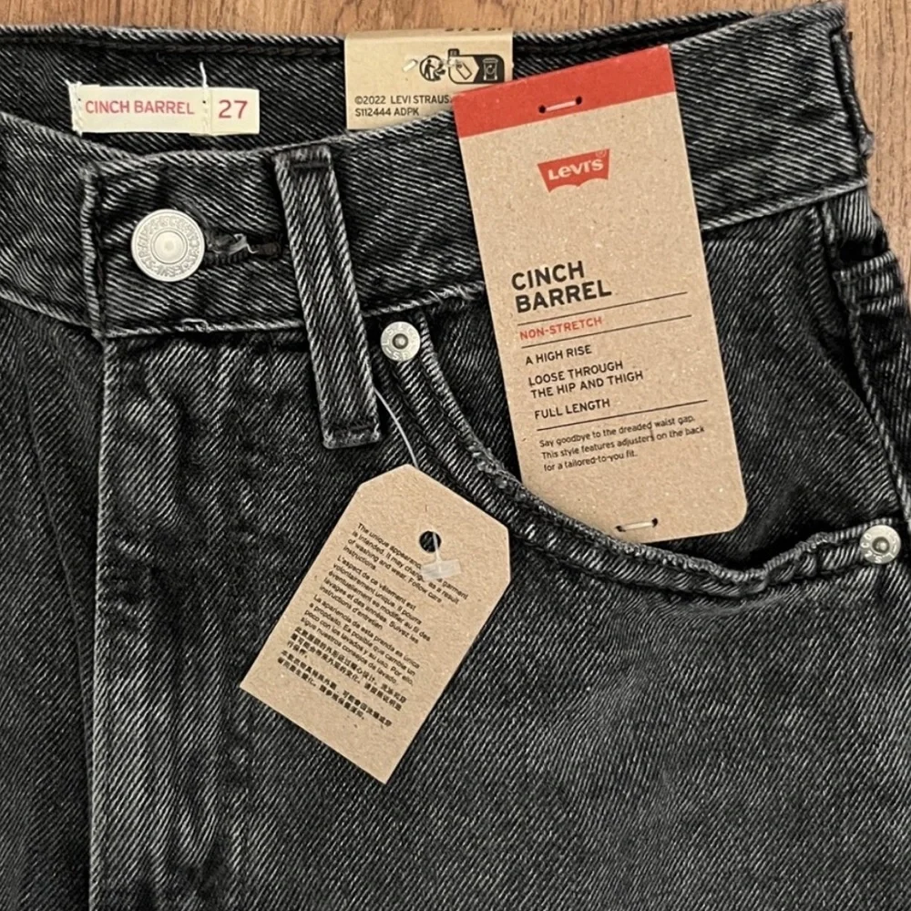 Levi's Women's Cinch Waist Barrel Jeans - Picture 8 of 15